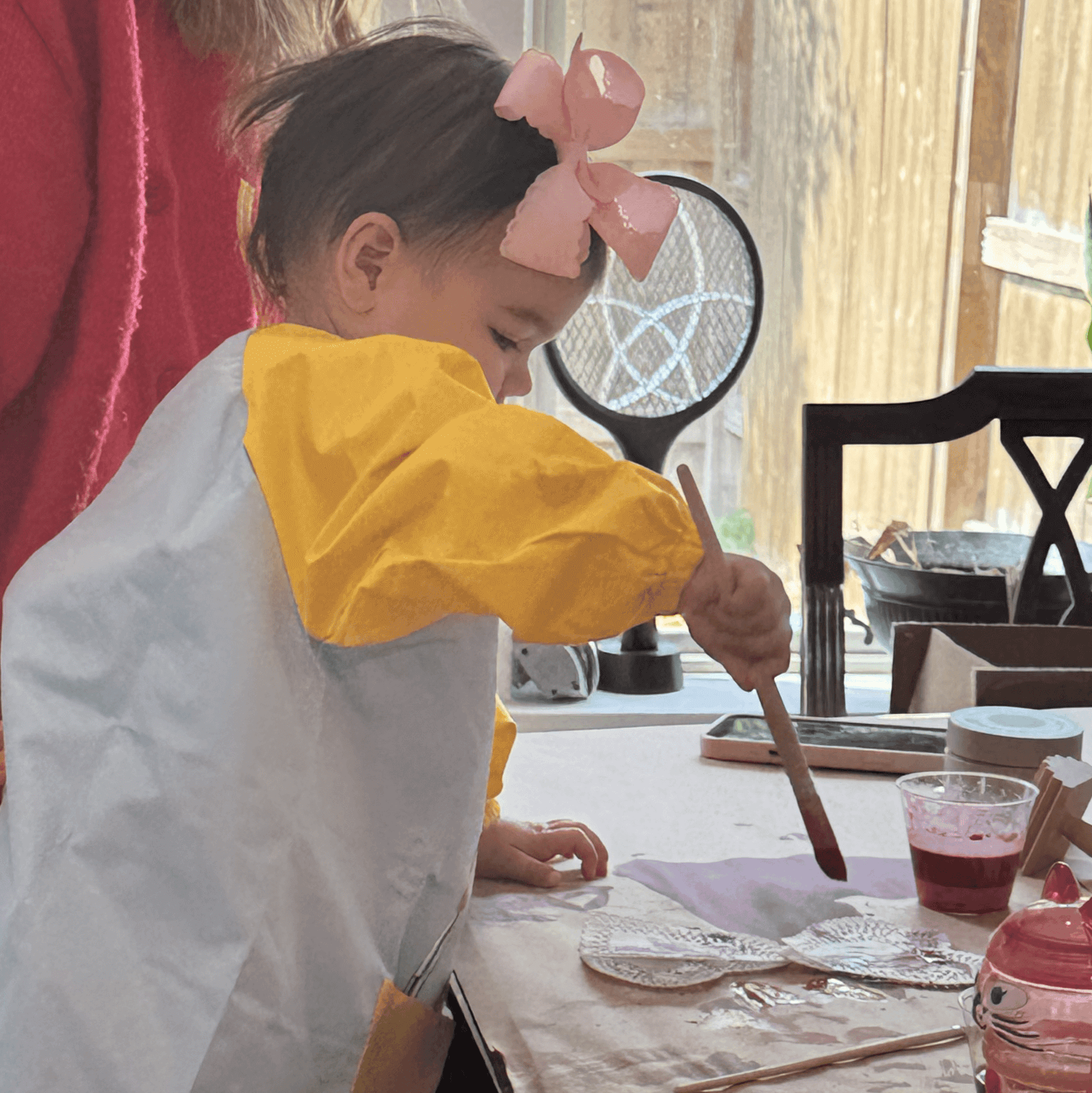 child using elseware unplug smock painting with mother